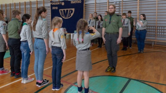 Braterski krąg w pogodnym Parysowie