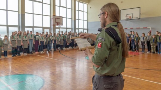 Braterski krąg w pogodnym Parysowie