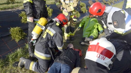 Ewakuacja starostwa po pożarze w garażu [wideo]