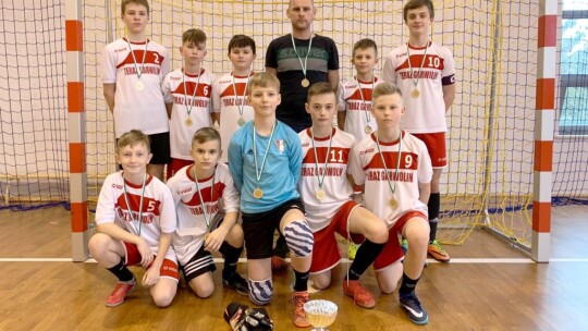 Chłopcy z Piątki mistrzami powiatu w futsalu klas IV?VI