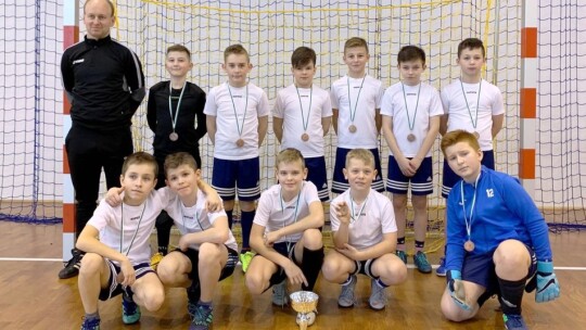 Chłopcy z Piątki mistrzami powiatu w futsalu klas IV?VI