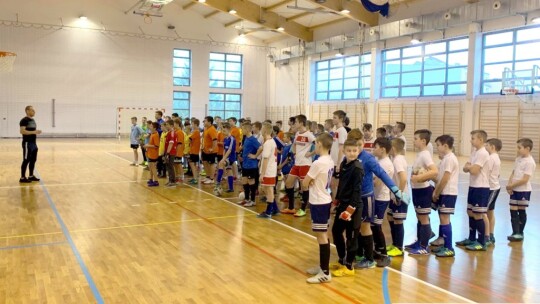 Chłopcy z Piątki mistrzami powiatu w futsalu klas IV?VI