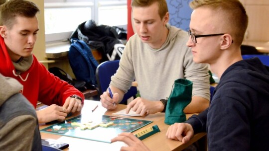 Dawid Szaniawski wygrywa turniej w Scrabble