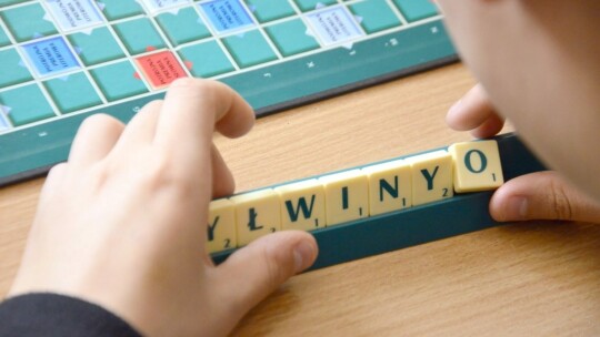 Dawid Szaniawski wygrywa turniej w Scrabble