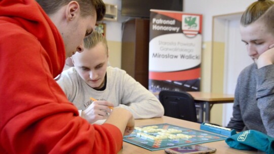 Dawid Szaniawski wygrywa turniej w Scrabble