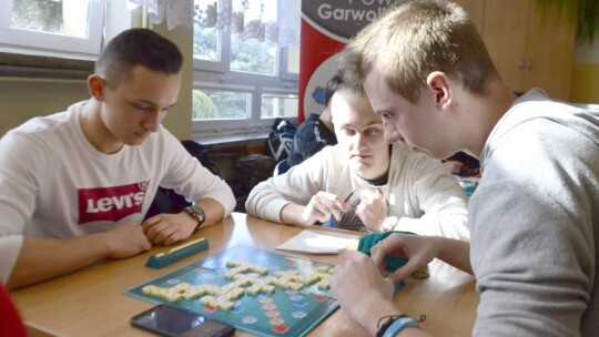 Dawid Szaniawski wygrywa turniej w Scrabble