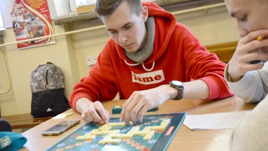 Dawid Szaniawski wygrywa turniej w Scrabble