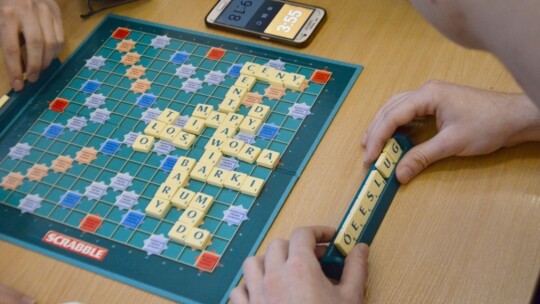 Dawid Szaniawski wygrywa turniej w Scrabble