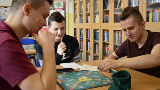 Dawid Szaniawski wygrywa turniej w Scrabble