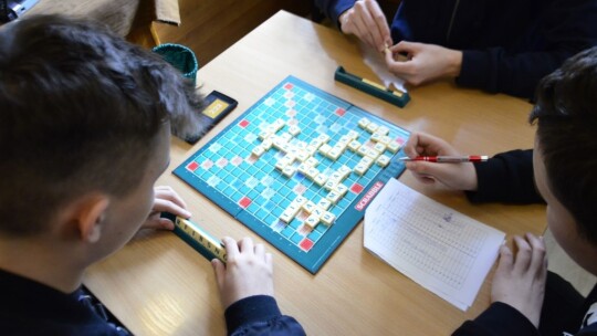 Dawid Szaniawski wygrywa turniej w Scrabble