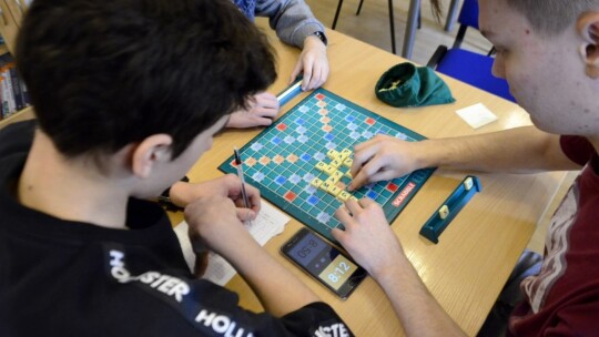 Dawid Szaniawski wygrywa turniej w Scrabble