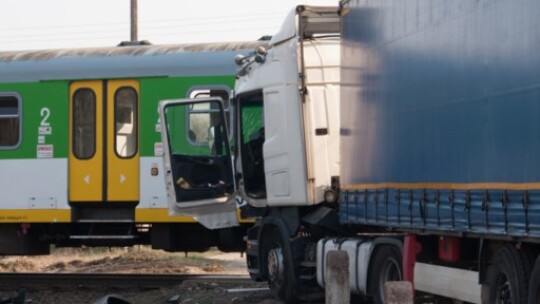 Wypadek na przejeździe kolejowym w Pilawie