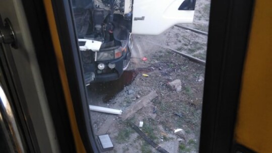 Wypadek na przejeździe kolejowym w Pilawie