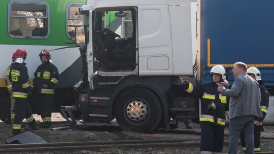 Wypadek na przejeździe kolejowym w Pilawie