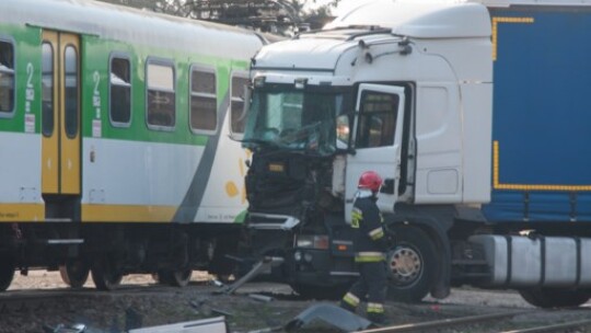 Wypadek na przejeździe kolejowym w Pilawie