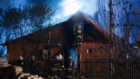 Pożar w Sulbinach. Wybuchł gaz [wideo]