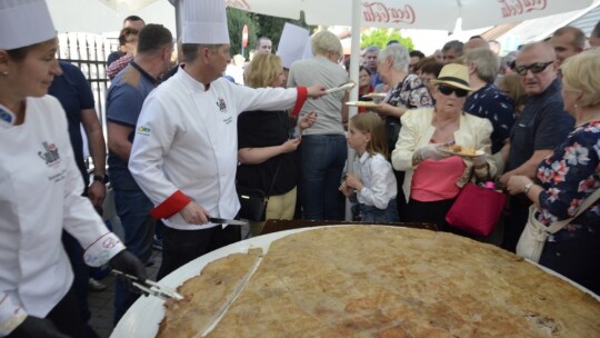 62-kilogramowy schabowy na wagę rekordu Guinnessa! [wideo]