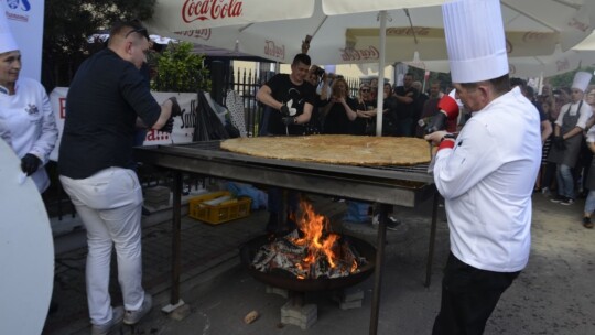 62-kilogramowy schabowy na wagę rekordu Guinnessa! [wideo]