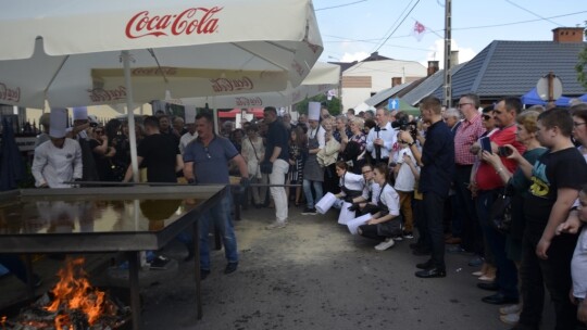 62-kilogramowy schabowy na wagę rekordu Guinnessa! [wideo]