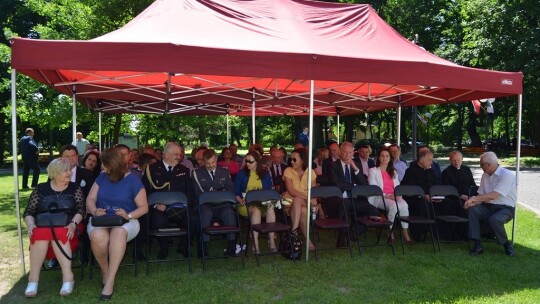 Tablica na 10. rocznicę wizyty prezydenta Kaczyńskiego Tablica na 10. rocznicę wizyty prezydenta Kaczyńskiego