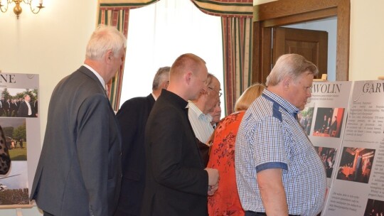 Tablica na 10. rocznicę wizyty prezydenta Kaczyńskiego Tablica na 10. rocznicę wizyty prezydenta Kaczyńskiego