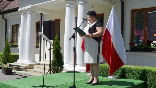 Tablica na 10. rocznicę wizyty prezydenta Kaczyńskiego Tablica na 10. rocznicę wizyty prezydenta Kaczyńskiego