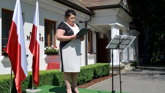 Tablica na 10. rocznicę wizyty prezydenta Kaczyńskiego Tablica na 10. rocznicę wizyty prezydenta Kaczyńskiego