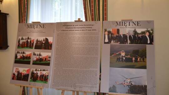 Tablica na 10. rocznicę wizyty prezydenta Kaczyńskiego Tablica na 10. rocznicę wizyty prezydenta Kaczyńskiego