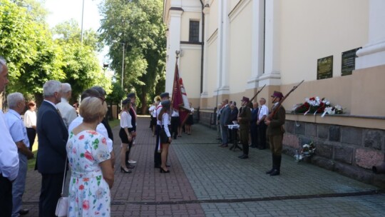 Żywią i bronią ? tablica pamięci ludowców