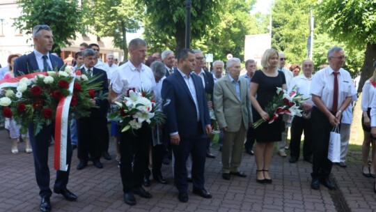 Żywią i bronią ? tablica pamięci ludowców