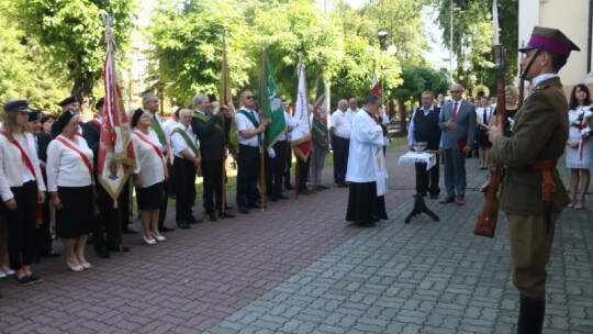 Żywią i bronią ? tablica pamięci ludowców