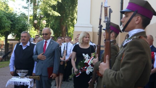 Żywią i bronią ? tablica pamięci ludowców