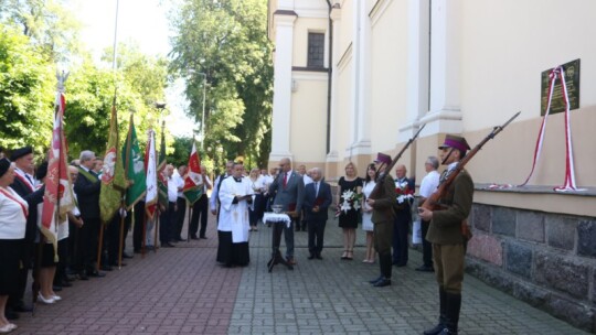 Żywią i bronią ? tablica pamięci ludowców