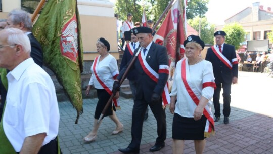 Żywią i bronią ? tablica pamięci ludowców