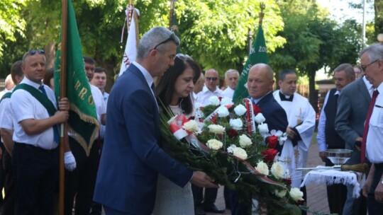 Żywią i bronią ? tablica pamięci ludowców