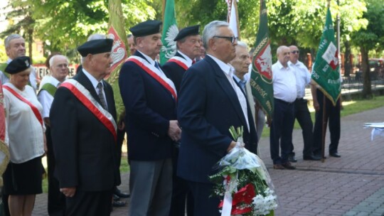 Żywią i bronią ? tablica pamięci ludowców