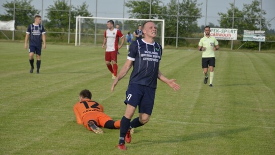 Wilga wygrywa derby i zostaje w IV lidze!