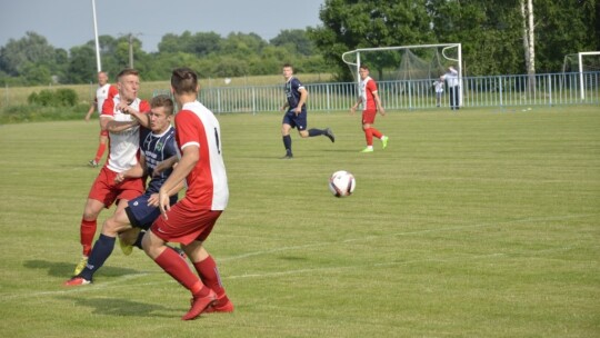 Wilga wygrywa derby i zostaje w IV lidze!