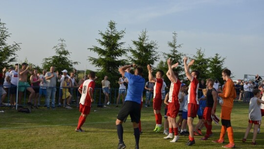 Wilga wygrywa derby i zostaje w IV lidze!