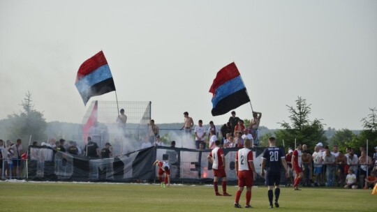 Wilga wygrywa derby i zostaje w IV lidze!