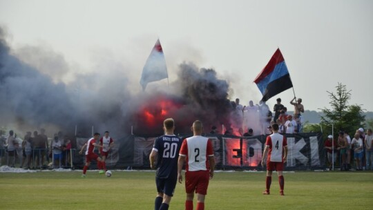 Wilga wygrywa derby i zostaje w IV lidze!