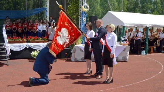 Z ks. Jerzym Popiełuszką na sztandarze