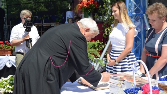 Z ks. Jerzym Popiełuszką na sztandarze