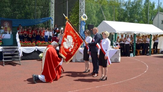 Z ks. Jerzym Popiełuszką na sztandarze