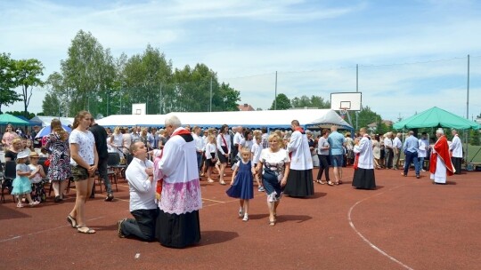 Z ks. Jerzym Popiełuszką na sztandarze