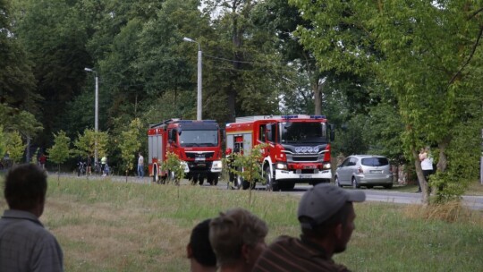 Motorower uderzył w drzewo. Śmigłowiec zabrał poszkodowanego