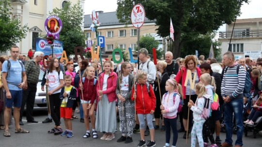 Kierunek: Jasna Góra! Pielgrzymka Podlaska dzień po dniu [wideo]