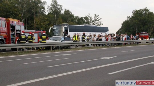 W autobus, później w bariery