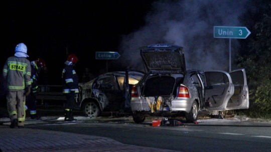 Wypadek w Głoskowie. Samochody w ogniu