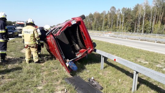 Uderzył w bariery ochronne na S17